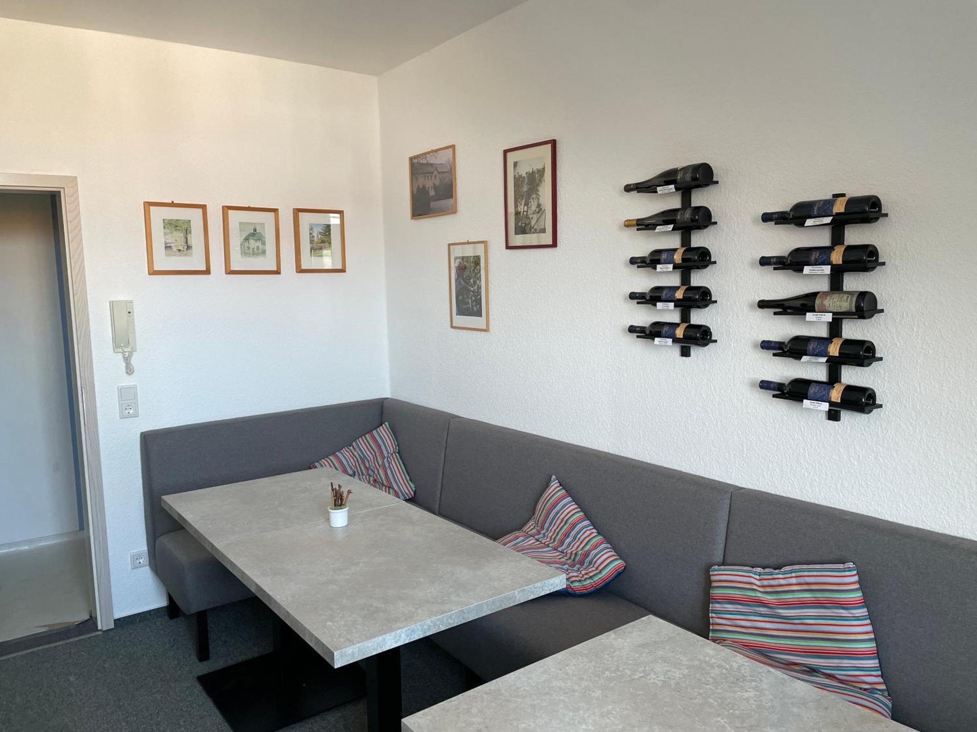 Bio-Weingut, Gaestehaus Und Kraeuterhof Flomborn Экстерьер фото
